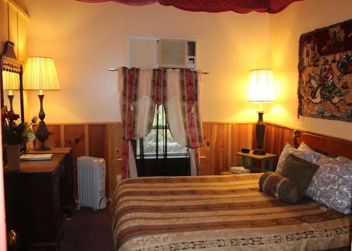 The At Castle Rock Inn 3*