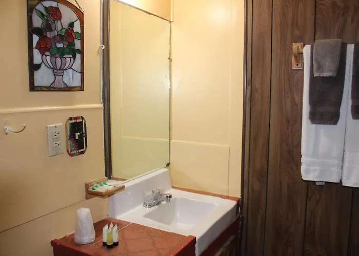The At Castle Rock Inn 3*