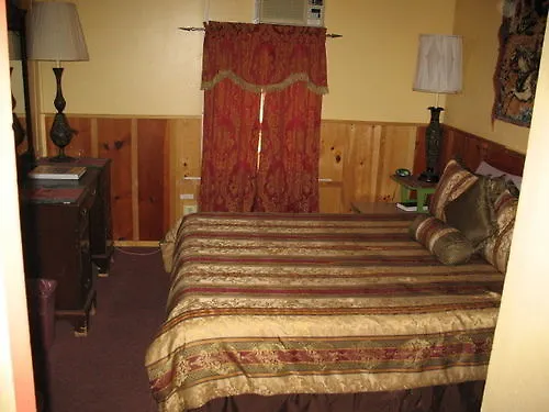 The At Castle Rock Inn